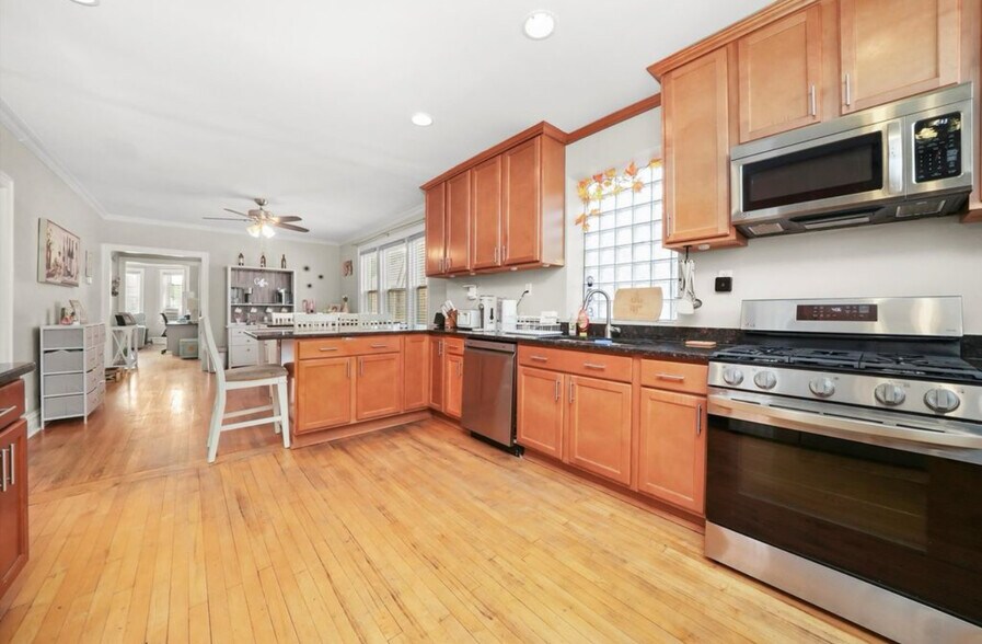Building Photo - 3115 N Marmora Ave