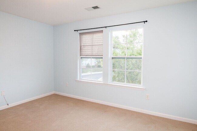 Building Photo - 5818 Glenmore Garden Dr