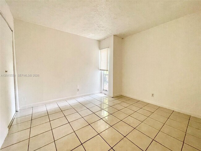 Building Photo - 2621 Riverland Dr