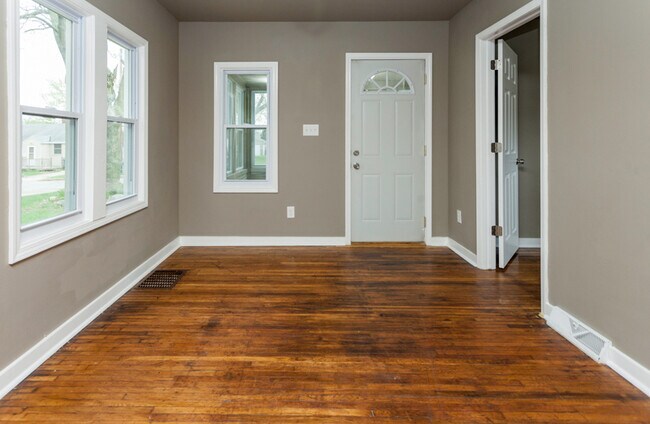 Building Photo - Cozy 3 Bedroom 1 Bathroom- Located near bl...