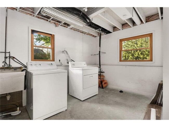 Building Photo - 15625 46th Ave N