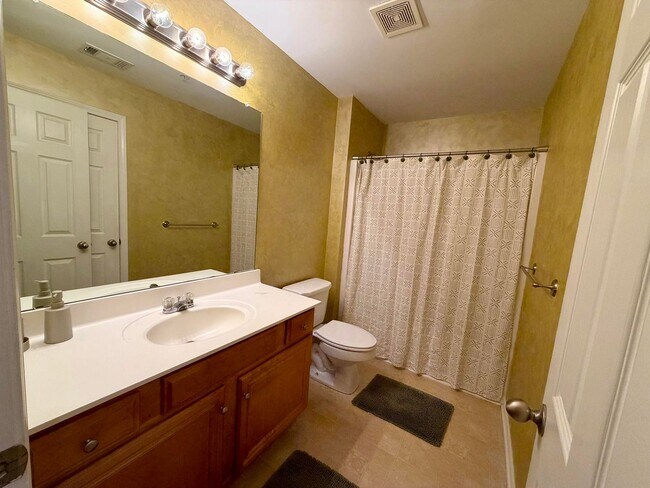 Building Photo - Wow! Check out this charming 3 bedroom 2.5 bathroom townhome in Newnan!