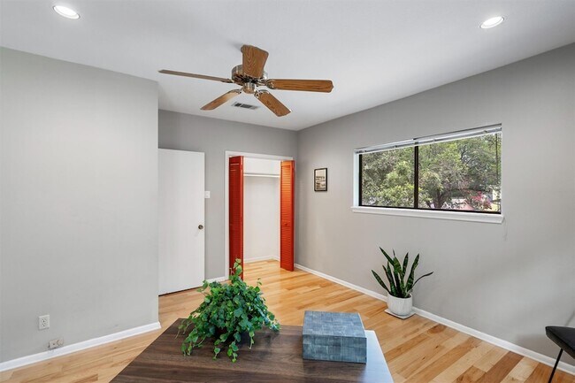 Building Photo - 2116 Glendale Pl