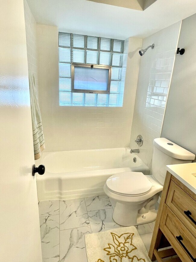 Building Photo - 5445 Chippewa St