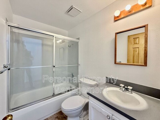 Building Photo - 4102 NE 131st Ave