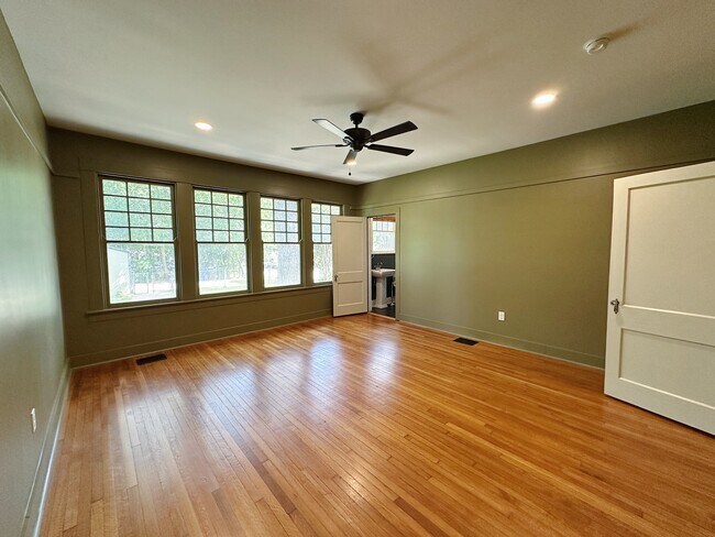 Building Photo - 2726 Sanger Ave