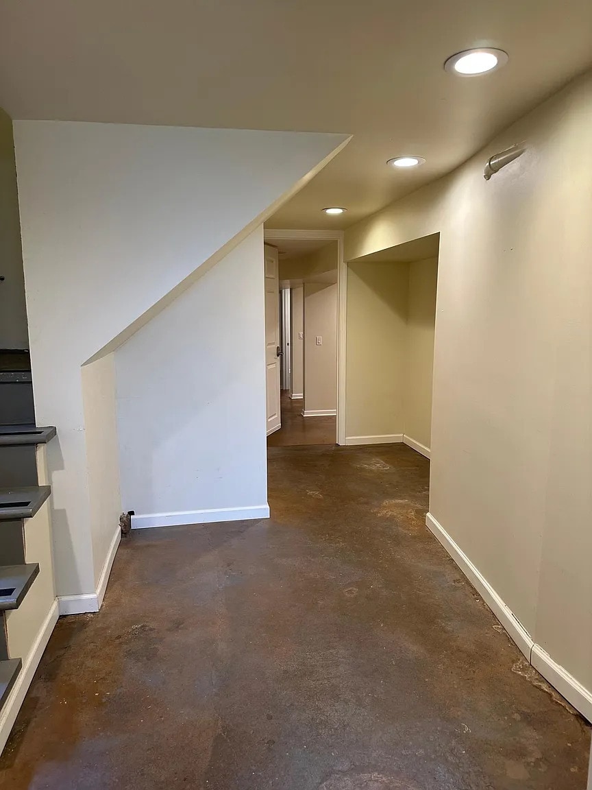 Building Photo - 405 NE 53rd Ave