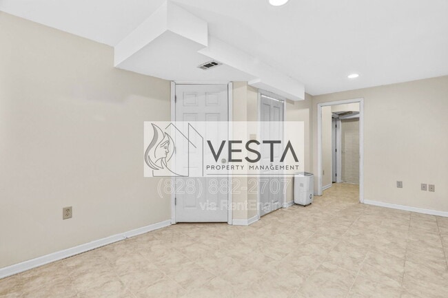 Building Photo - 18 Canterbury Rd