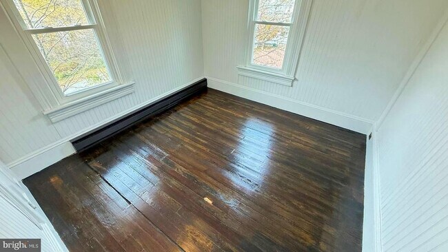 Building Photo - 6 Fern Ave