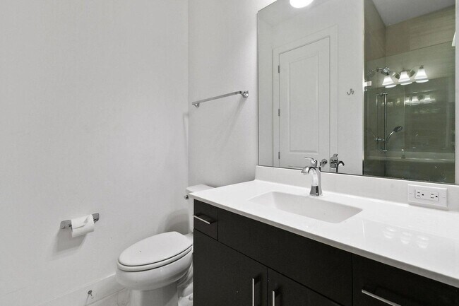 Building Photo - 1221 Faulkner Ter