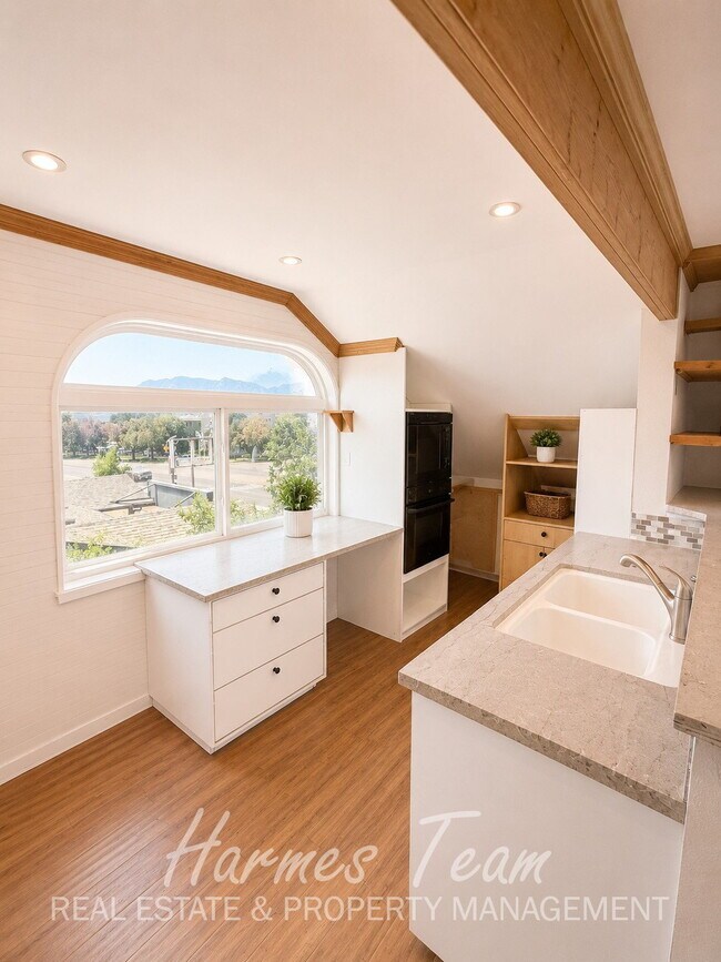 Building Photo - Upper-Level One-of-a-Kind 2 Bedroom 1 Bathroom Apartment