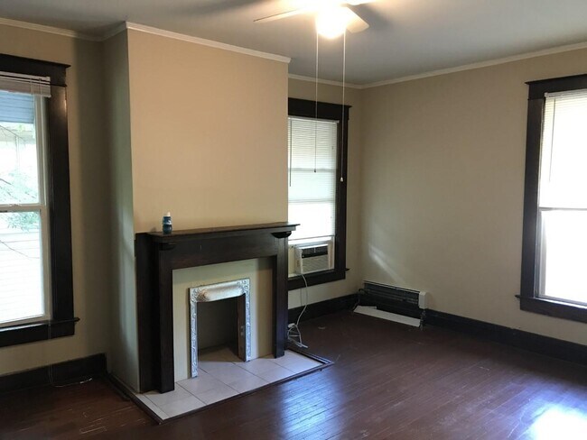 Building Photo - 125 N Evergreen St