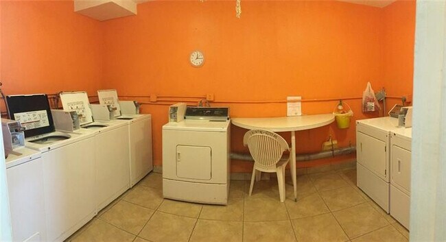 Building Photo - 2001 S Ocean Dr