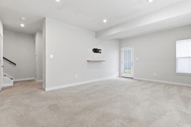 Building Photo - 5714 Richmanor Terrace