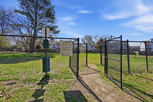 Building Photo - 3914 Wyckoff Dr