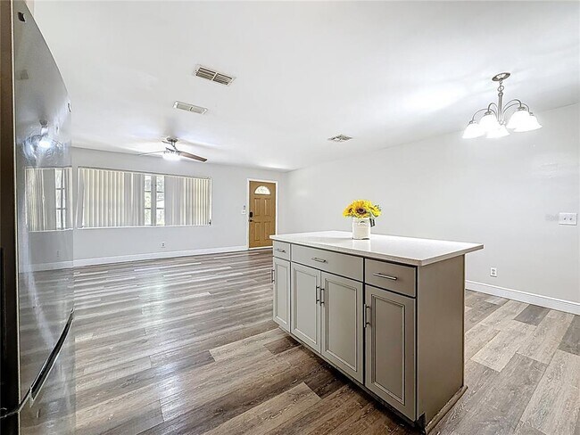 Building Photo - 1614 Braund Ave