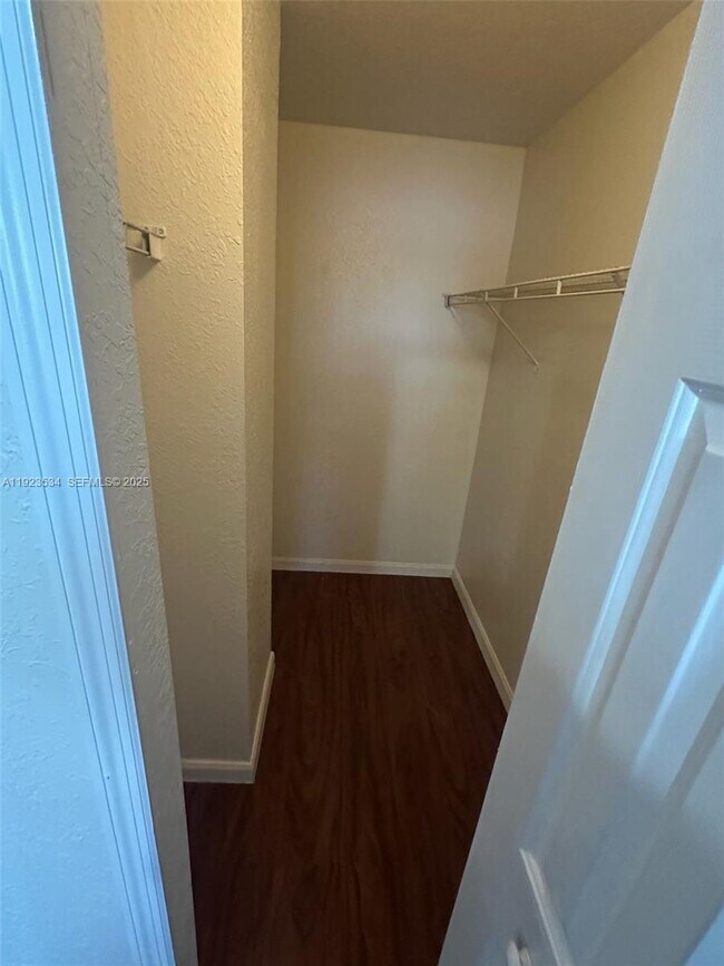 Building Photo - 2505 SE 14th Ave