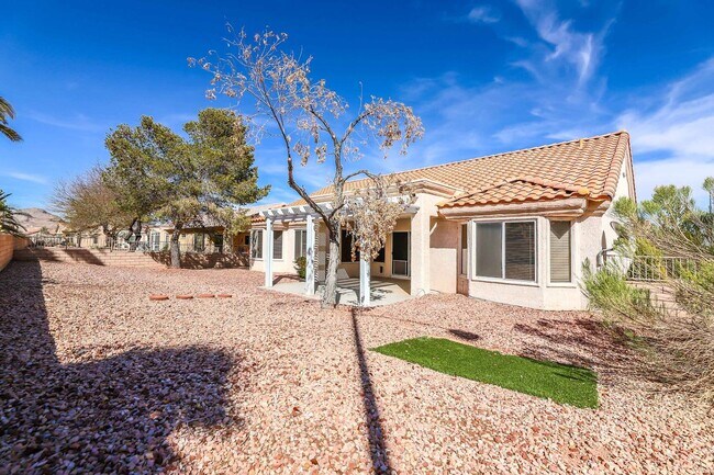 Building Photo - Sun City Summerlin - Golf Course Community...