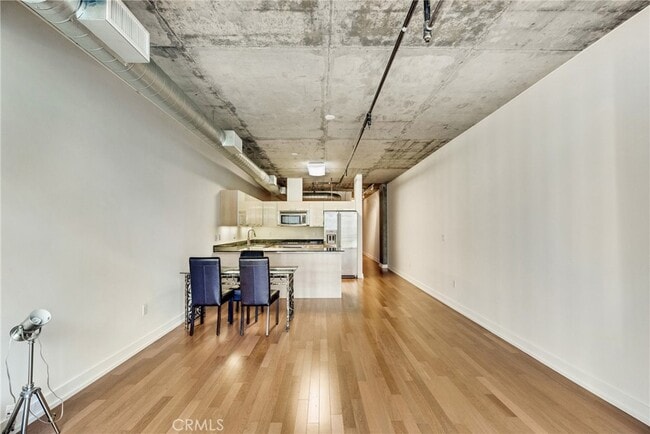Building Photo - 645 W 9th St
