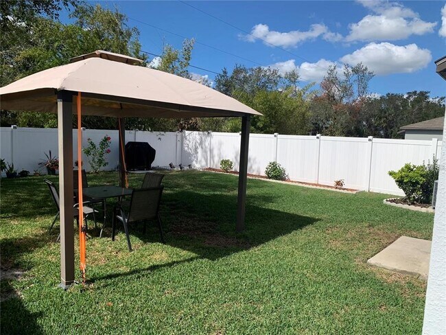 Building Photo - 10460 Carloway Hills Dr