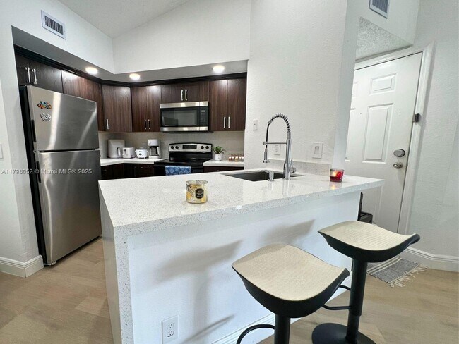 Building Photo - 12870 Vista Isles Dr
