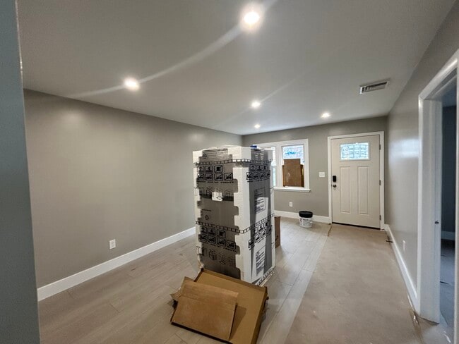 Building Photo - Stanley St. NB