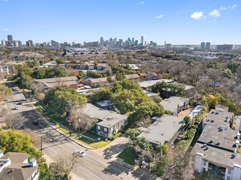 Building Photo - 5057 Les Chateaux Dr