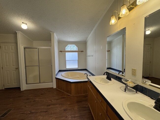 Building Photo - 477 Henrys Country Rd