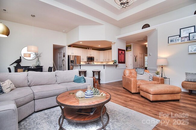 Building Photo - 1116 Sarandon Dr