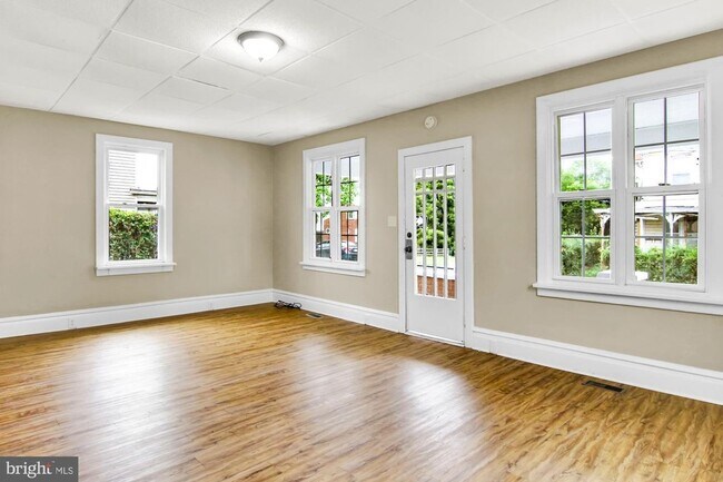 Building Photo - Charming 3 bedroom Home Located in CD East Schools Oberlin area