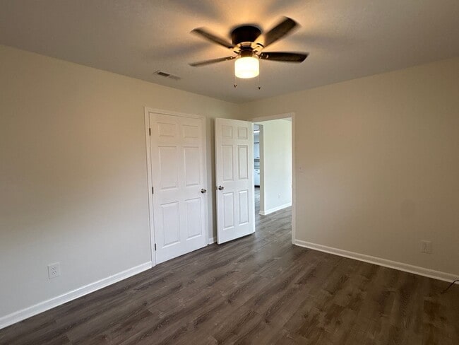 Building Photo - 400 W Market St