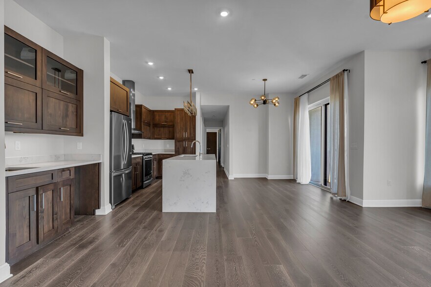 Building Photo - 438 Selden St