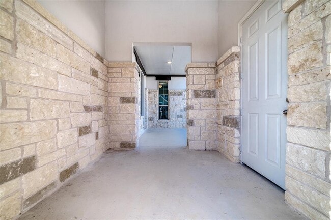 Building Photo - 19500 Summit Glory Trl