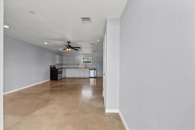 Building Photo - 6602 Prino Rd