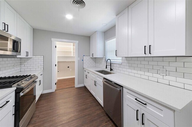 Building Photo - 11603 Oak Trail
