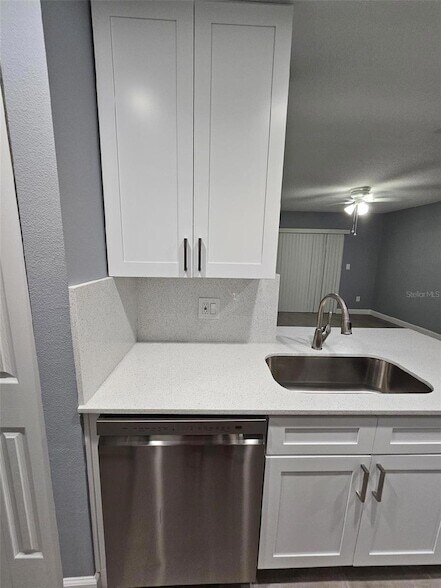 Building Photo - 2533 Grassy Point Dr