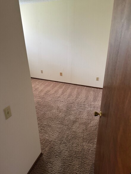 Building Photo - 431 W Main St