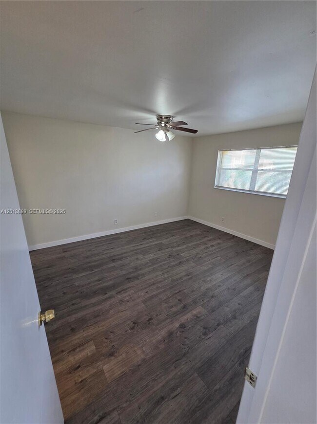 Building Photo - 8051 S Colony Cir