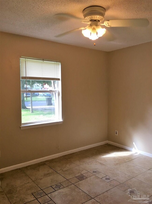 Building Photo - 1028 Woodbury Pl