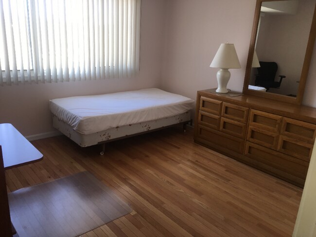 Building Photo - 135 Danbury Ct