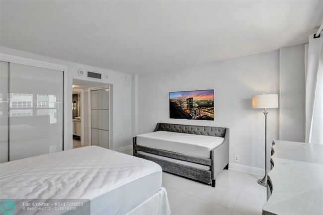 Building Photo - 3750 Galt Ocean Dr