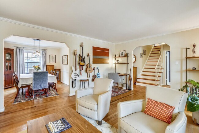 Building Photo - Fabulous 5BR 2.5BA Located in Close in Roc...