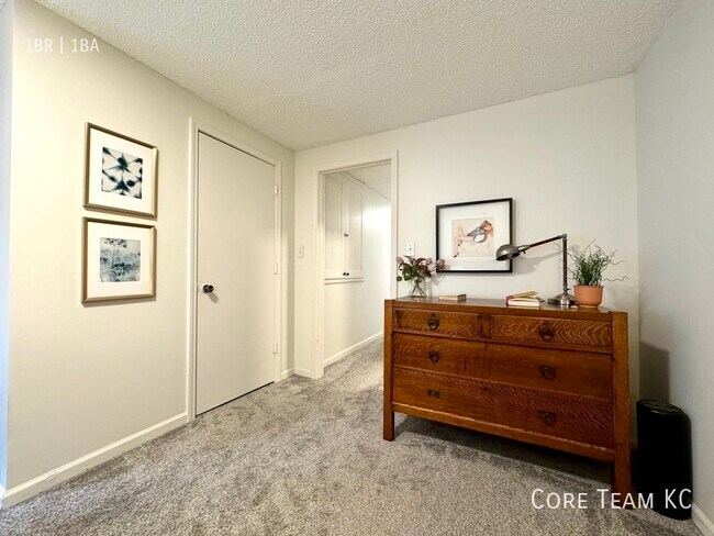 Building Photo - 1207 W 47th St
