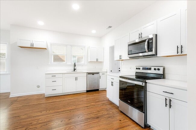 Building Photo - Live Stylishly. Live Comfortably. Live Memphis