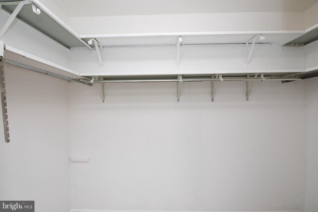 Building Photo - 322 Kings Croft Dr