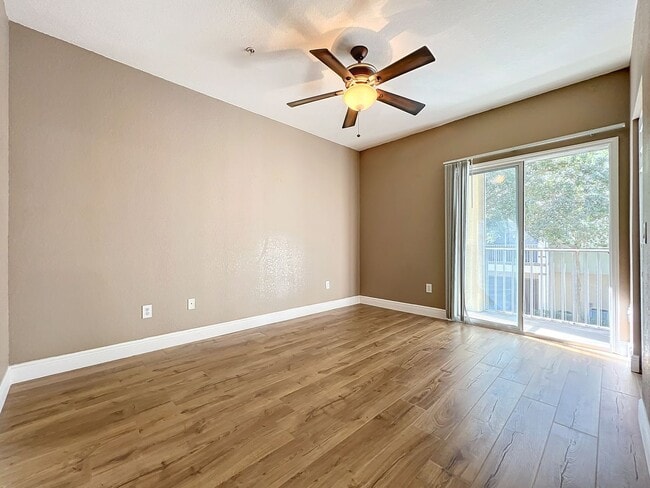Building Photo - LUXURY 3 Bedroom / 2 Bath Townhome in a ga...