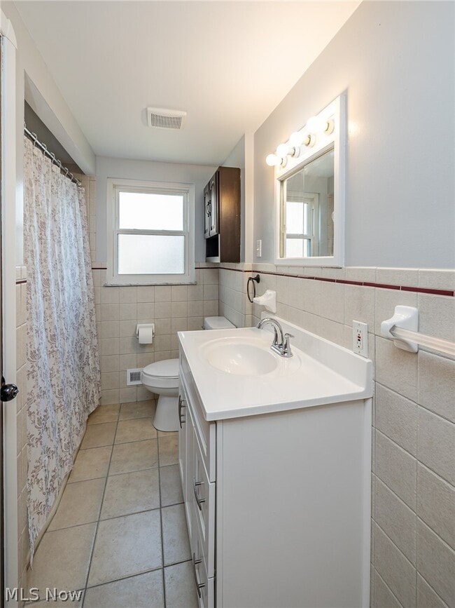 Building Photo - 8221 Pelham Dr