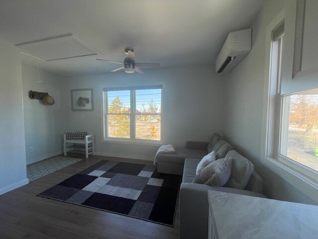 Building Photo - 807 E State St