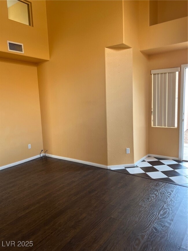 Building Photo - 212 Silver Castle St