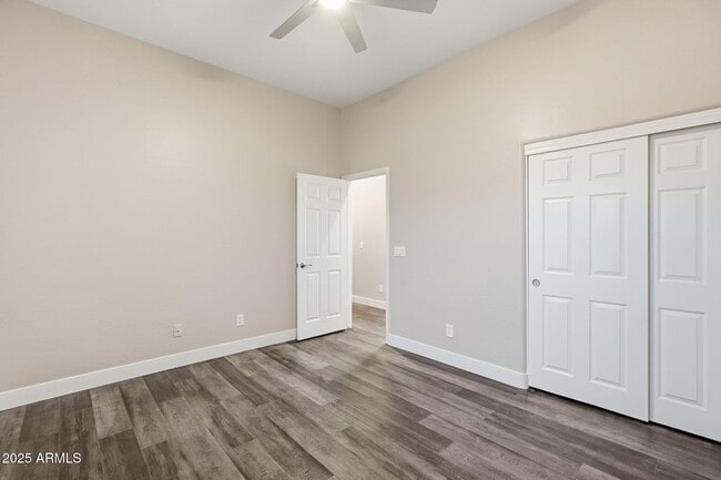 Building Photo - 7606 E Via Del Sol Dr